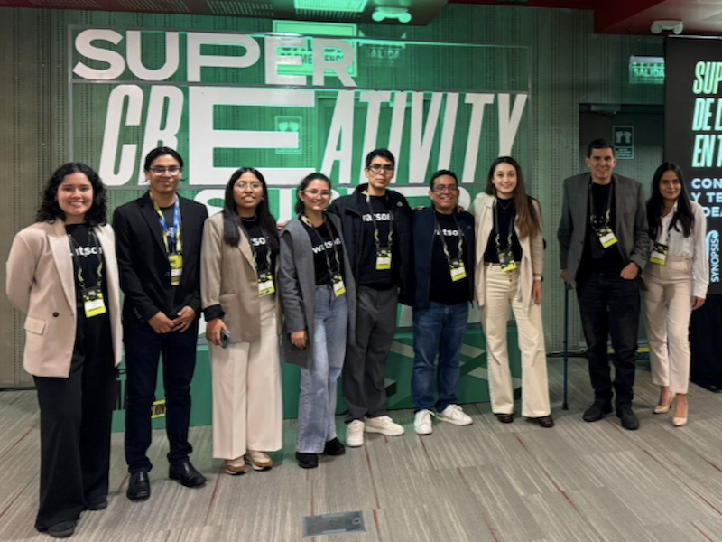 Synopsis Lidera Sesión de IA en el FEST25 de Intercorp